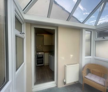 2 Bed Flat, Princes Crescent, BN2 - Photo 2