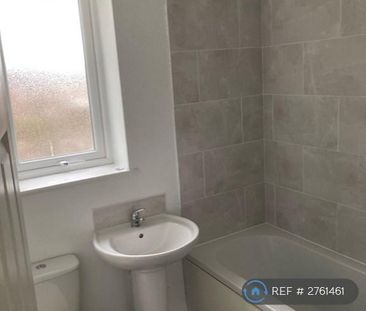 2 bedroom end of terrace house to rent - Photo 2