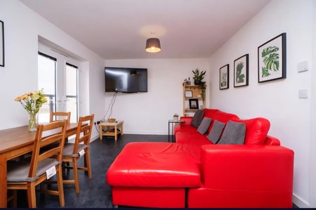 2 Bed Flat, Deep Pit Road, BS5 - Photo 2