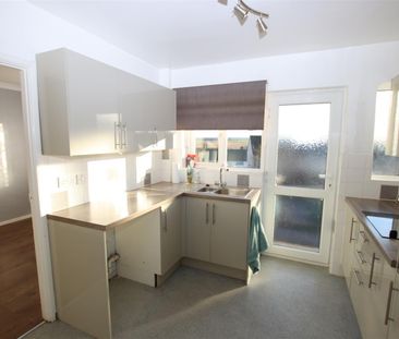 3 bedroom Semi-Detached House to let - Photo 5