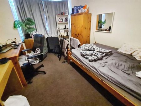 6 bedroom semi-detached house to rent - Photo 3