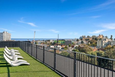 Light-Filled and Chic Bayside Living with Rooftop Oasis! - Photo 2