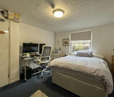 1 bedroom in a house share to rent - Photo 2