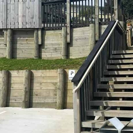 Spacious 4-Bedroom Home – Close to Schools & Shops - Photo 1