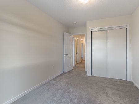 For Lease - 34 MacLachlan Avenue, Haldimand, Ontario - Photo 2