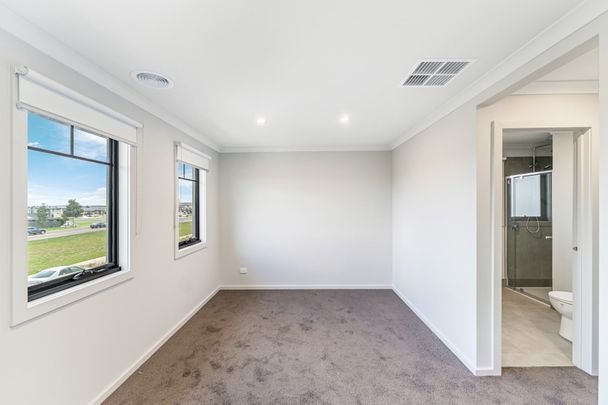 Wyndham Vale - Photo 1
