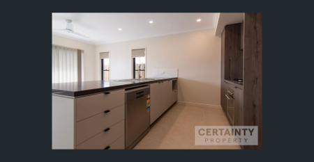 Stunning family home in Coomera! - Photo 5