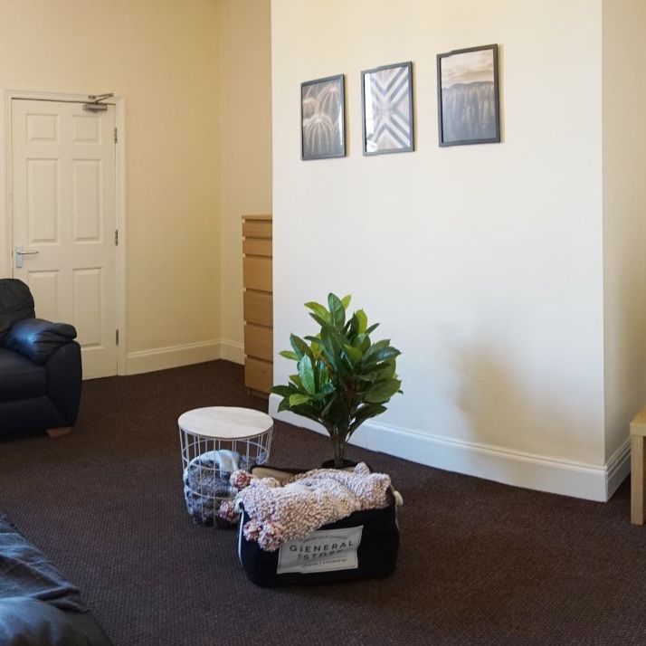 3 Bedroom Flat Cartington Terrace, Chillingham Road - Photo 1