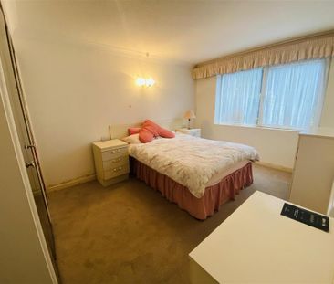 2 bedroom retirement property to rent - Photo 3