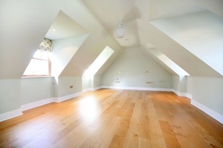 6 bedroom detached house to rent - Photo 2