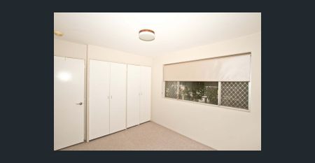 2 BEDROOM UNIT WALKING DISTANCE TO SHOPS ! - Photo 4