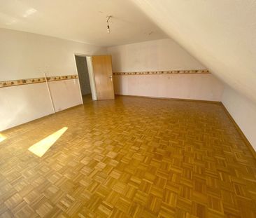 Lichtdurchflutete 4-Zimmer-Dachgeschosswohnung mit Balkon, Tageslic... - Photo 1