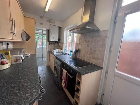 2 bedroom terraced house to rent - Photo 2