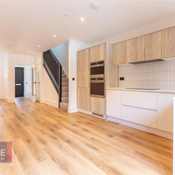 4 bedroom terraced house to rent - Photo 1