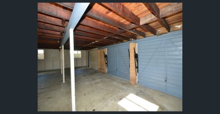 AIR CON 3 BED HOME CLOSE TO AMENITIES - Photo 4