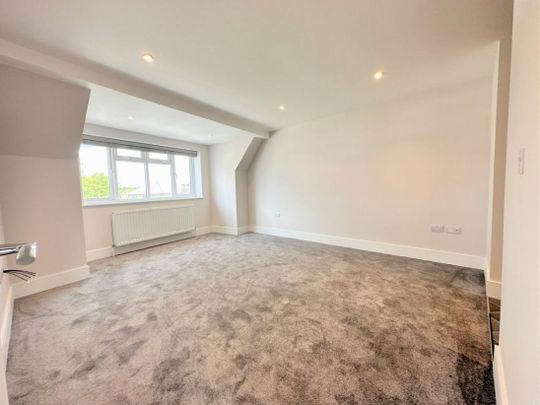 Cooden Sea Road, Bexhill-on-Sea, East Sussex - Photo 1