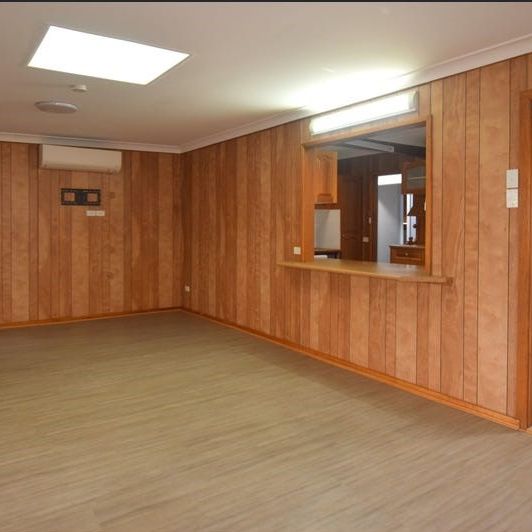 BEAUTIFUL FAMILY HOME!! - Photo 1