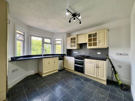 4 bedroom flat to rent - Photo 2