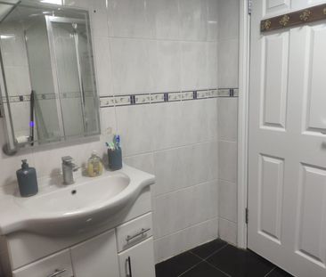 Room in a Shared House, Beaufort Gardens, IG1 - Photo 1