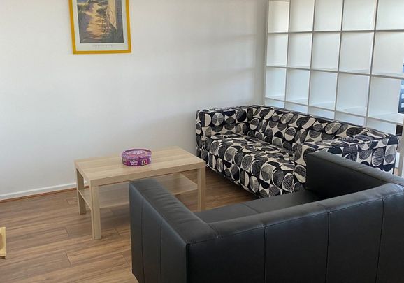 Room in a Shared Flat, Sovereign House, SE18 - Photo 1