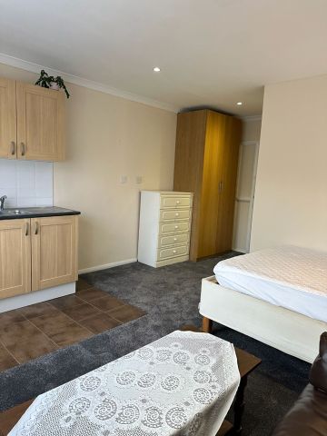 Room in a Shared House, Woolstone Road, SE23 - Photo 2