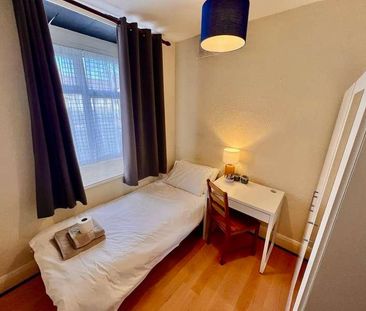 Boston Manor Road, TW8 - Photo 3