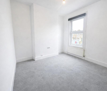 3 bedroom end of terrace house to rent - Photo 4