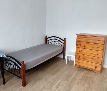 Room in a Shared House, Springfield Drive, IG2 - Photo 5
