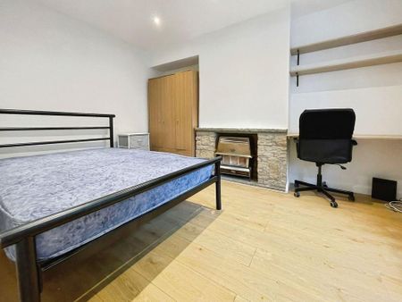 4 bedroom end of terrace house to rent - Photo 4