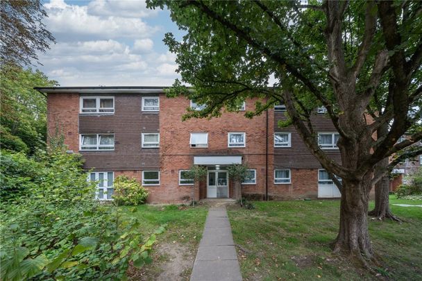 Addlestone Park, Addlestone, Surrey, KT15 - Photo 1