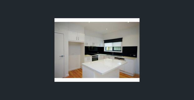 Contemporary Townhouse Living in a Premium Manifold Heights Location - Photo 1