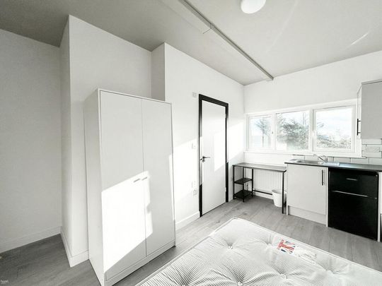 1 bedroom in a house share to rent - Photo 1