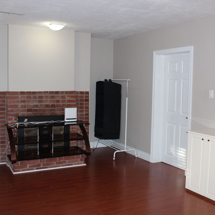 For Lease - 100 Fenelon Drive Unit# Lower, Toronto, Ontario - Photo 1