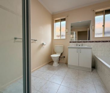 1 Nilufa Court, Hampton Park VIC - Photo 6