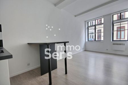 Location appartement - Lille VIEUX LILLE - Photo 2