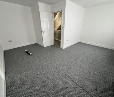 3 bedroom detached house to rent - Photo 3