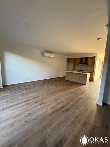 “Beautiful Double Storey Townhome For Lease in Truganina” - Photo 2