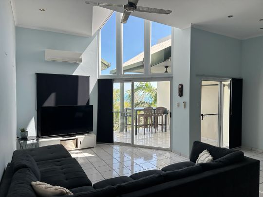 Top floor Apartment with Stunning Foreshore views! - Photo 1