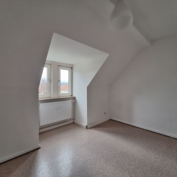 Geräumige Dachgeschosswohnung mit Flair - Photo 1