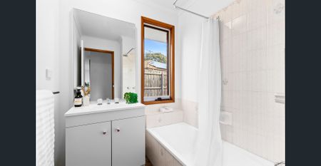 Beautiful Home in Fantastic Location! - Photo 5