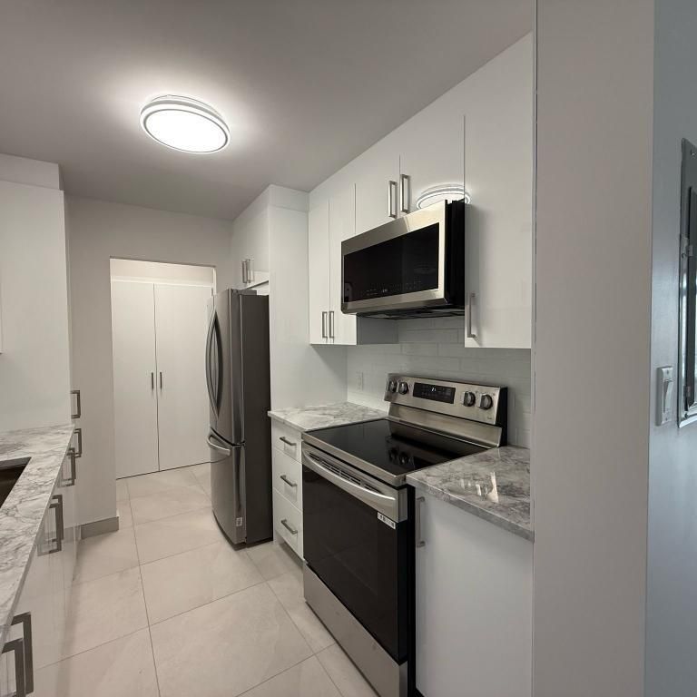 APPARTEMENT 4 1/2 À LOUER COMPLETEMENT RENOVÉ - Photo 1