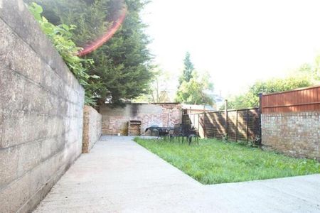 8 bedroom terraced house to rent - Photo 3