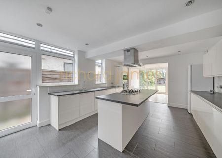 Newcombe Park, Mill Hill - Photo 3