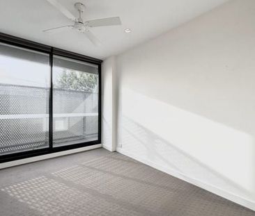 2 Bedroom Apartment in Prime Location! - Photo 4