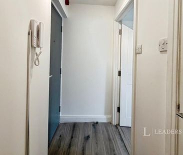Studio to rent - Photo 6
