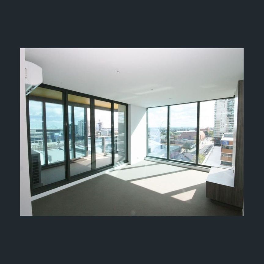 Corner Apartment with Great View! - Photo 1