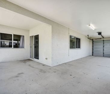 Charming and Versatile Home in Bushland Beach - Photo 1