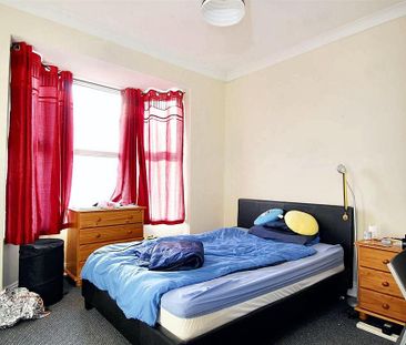 3 bedroom flat to rent - Photo 5