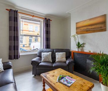 Room 2 - Photo 3