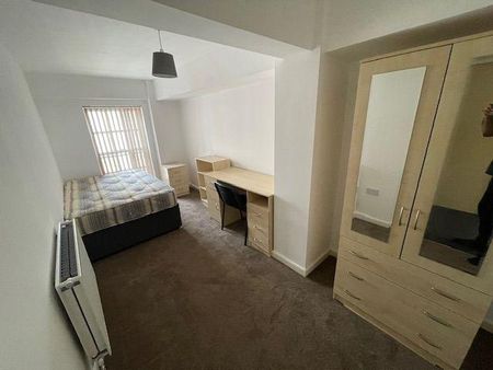 6 bedroom flat to rent - Photo 4